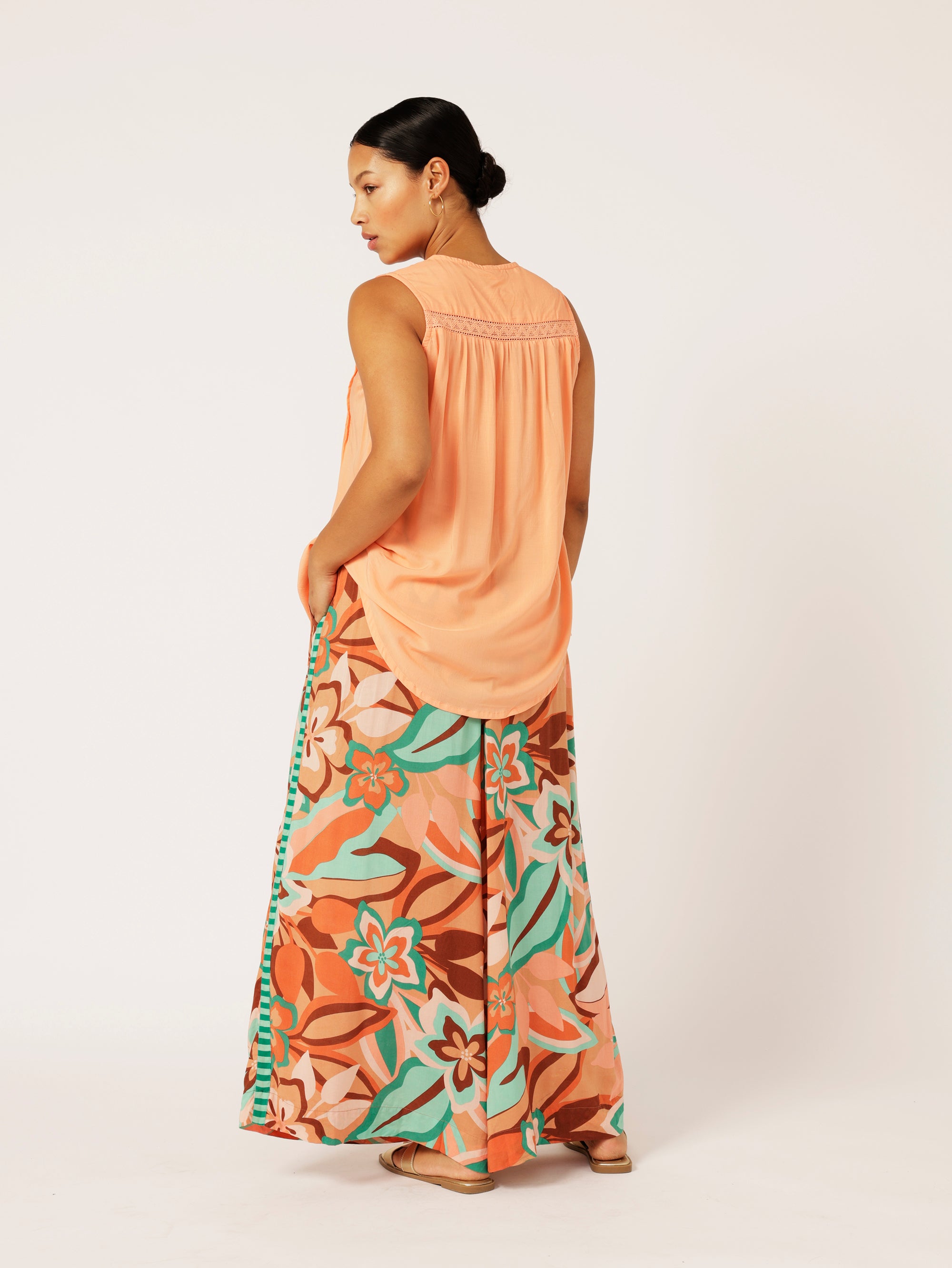 Camilla Top (Sleeveless) | Coral - Saffron Road