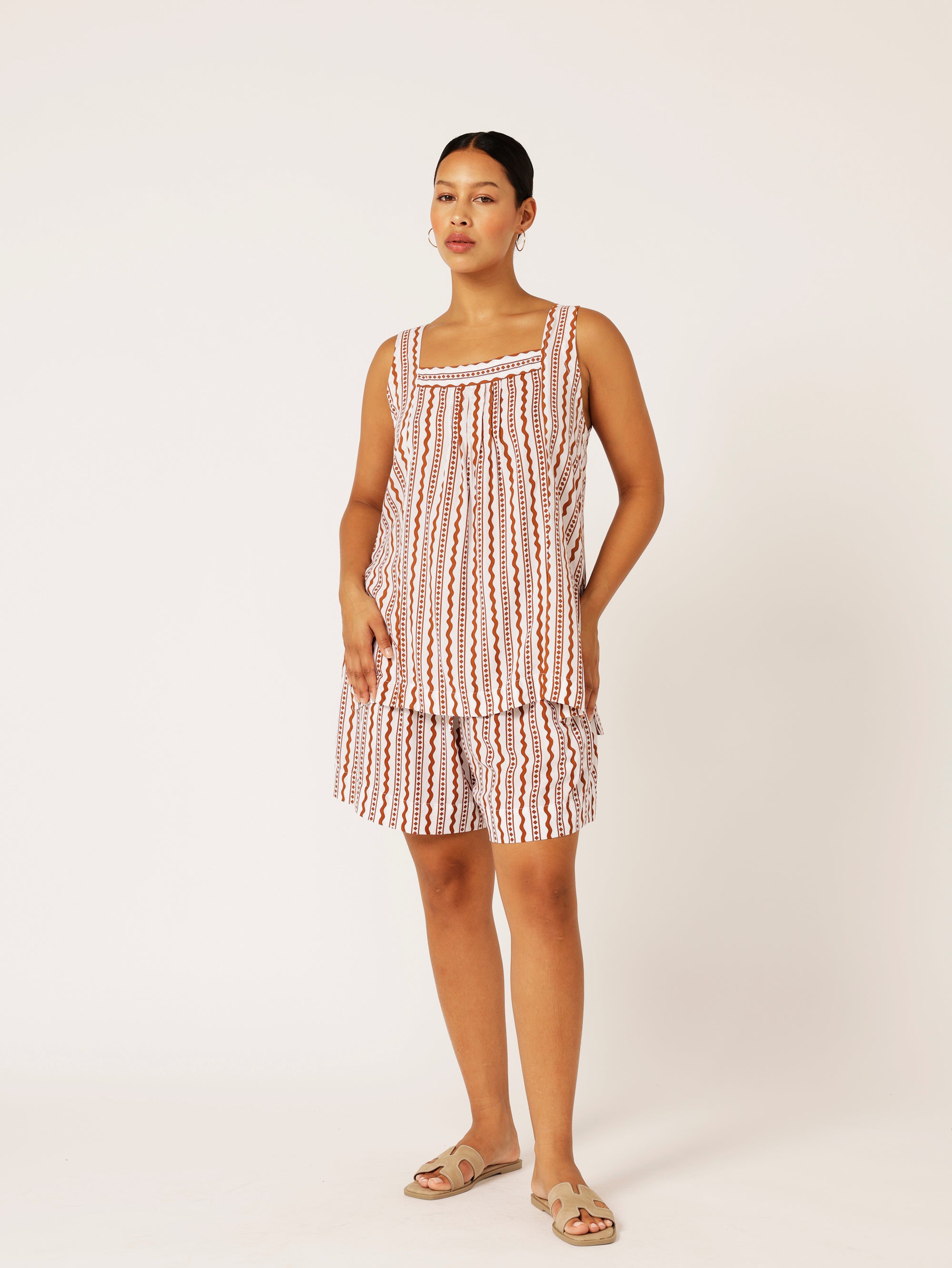 Belted Short | Euro Border Cinnamon - Saffron Road